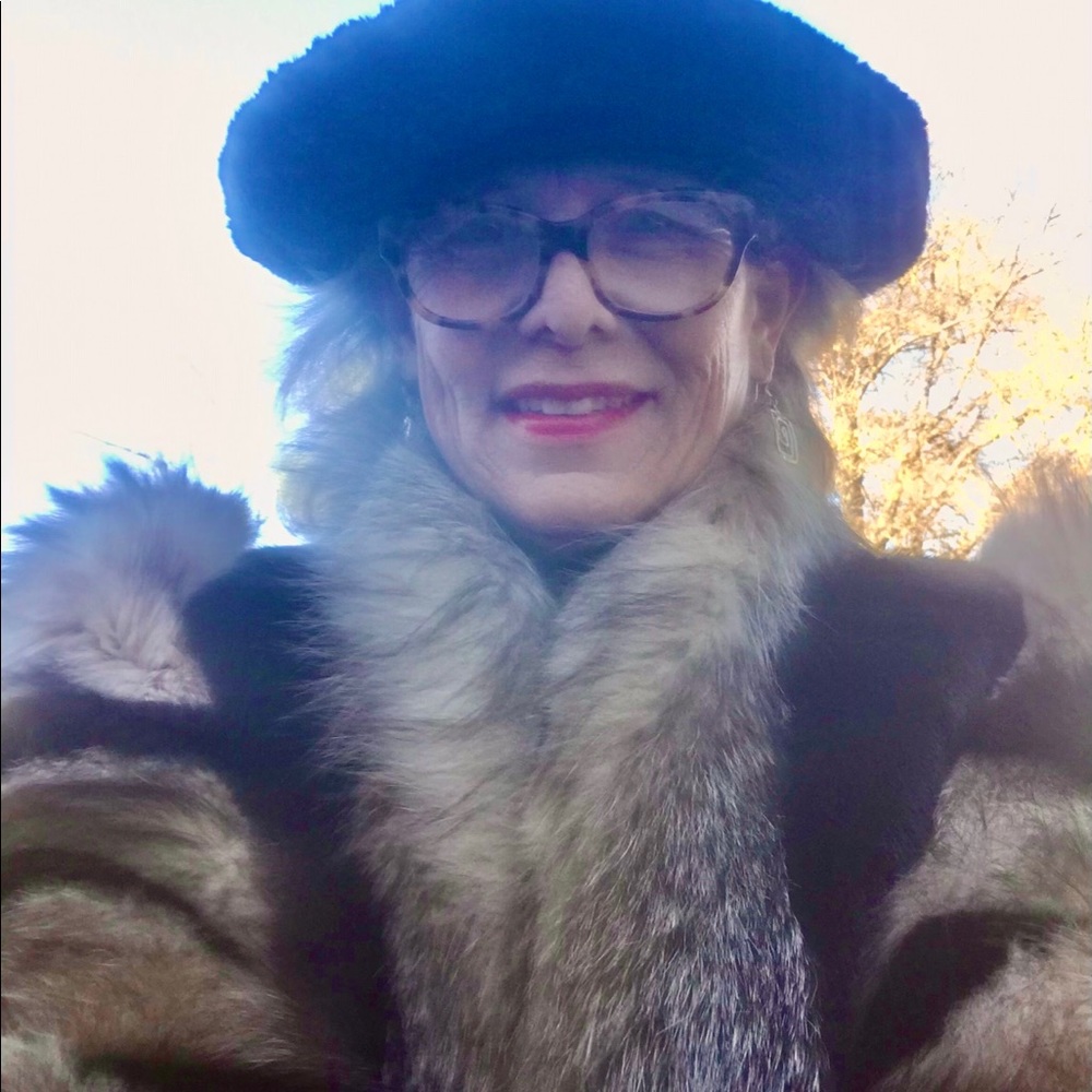 SOLD!  Behind Every Fabulous Woman is a High Quality FUR - Picture 6 of 8